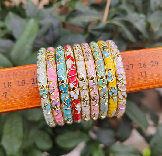 Traditional Cloisonne Craft Handmade 0.6mm 18K Gold
Detailing Enamel Filling with Delicate Patterns