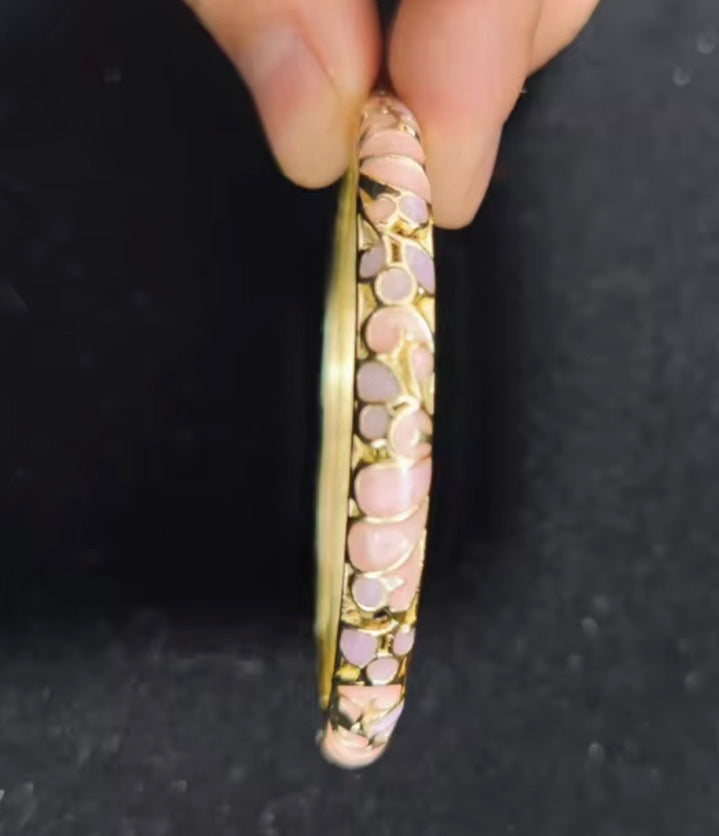 Traditional Cloisonne Craft Handmade 0.6mm 18K Gold
Detailing Enamel Filling with Delicate Patterns